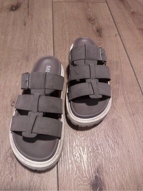 MIA Light Gray/Taupe Textured Treaded Sole Sandal